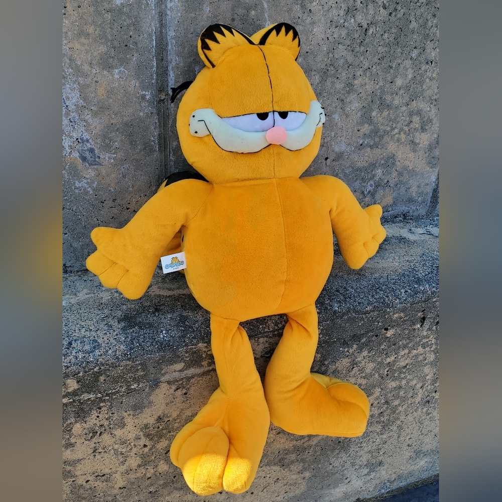 Vintage Garfield the Cat 27" PAWS Plush Collectible Toy
